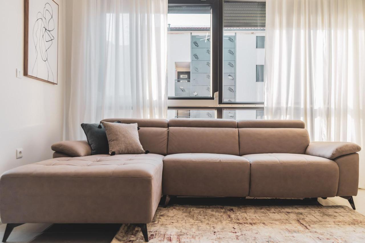 Laurel Apartment *